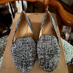Naturalizer Black and White Tweed Loafers w a bit of bling 9,5